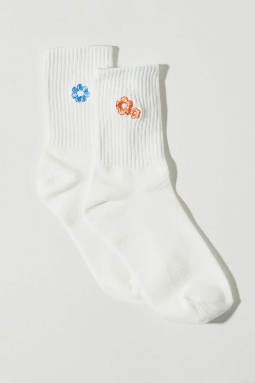 retro flower embroidered sock pack